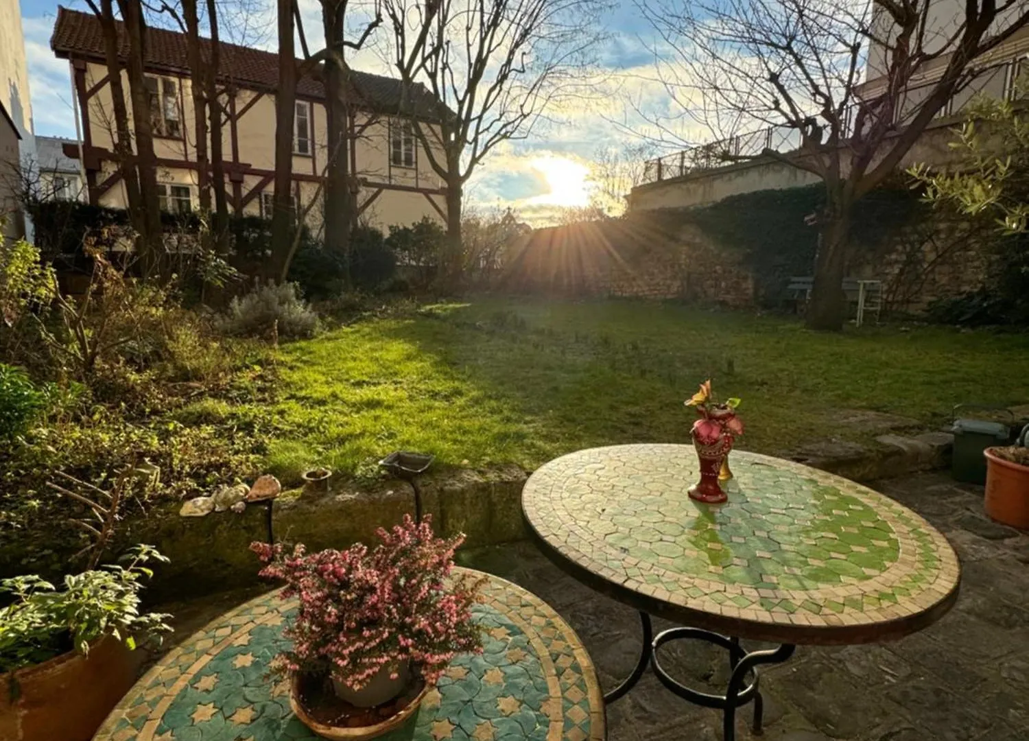 Montmartre Hidden Artist Loft Apartment Paris