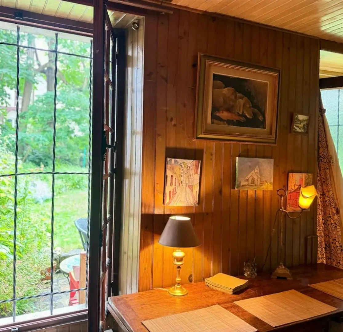 Montmartre Hidden Artist Loft Apartment Paris