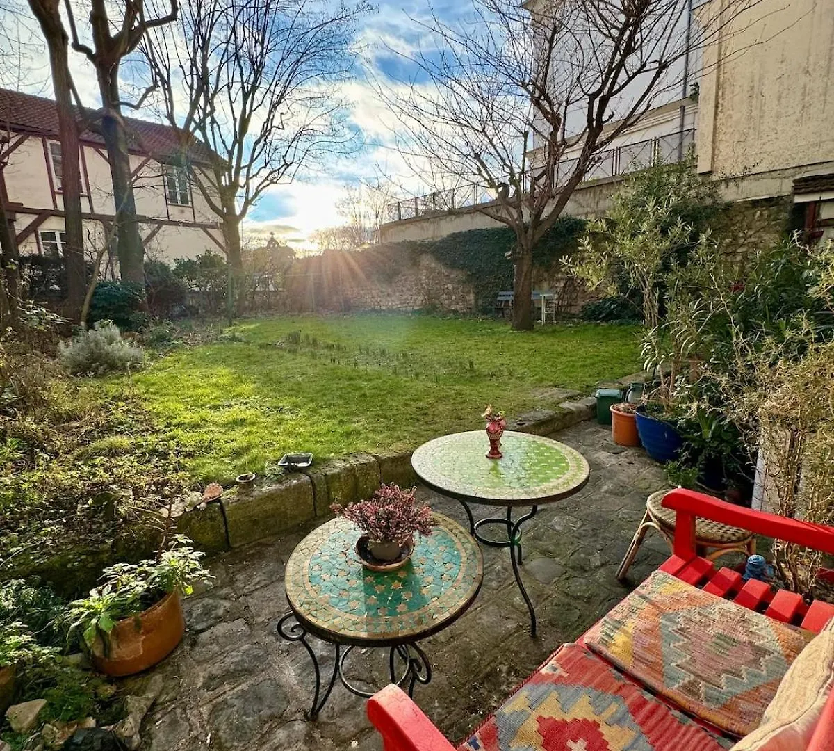 Montmartre Hidden Artist Loft Apartment Paris
