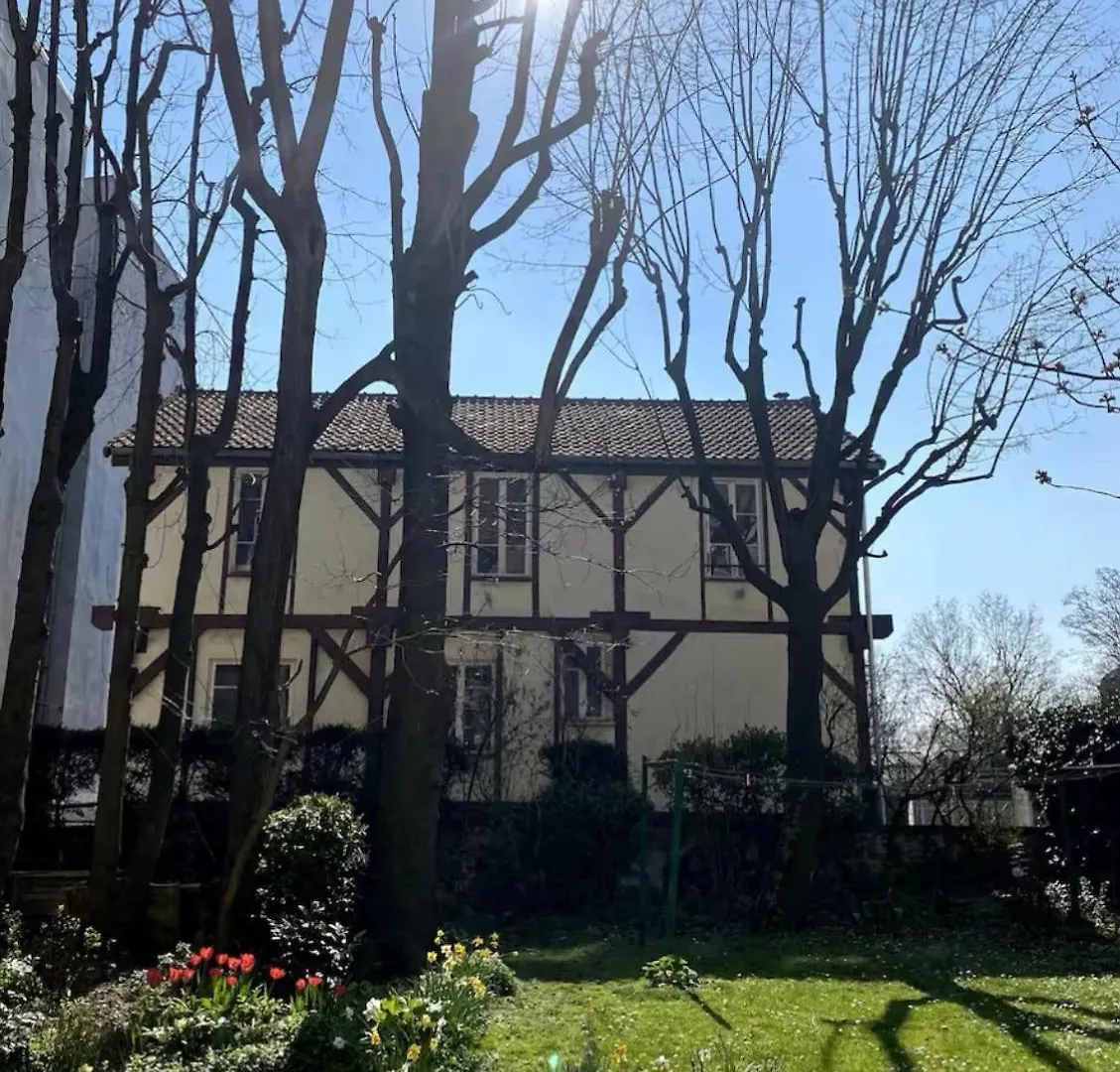 Montmartre Hidden Artist Loft Apartment Paris
